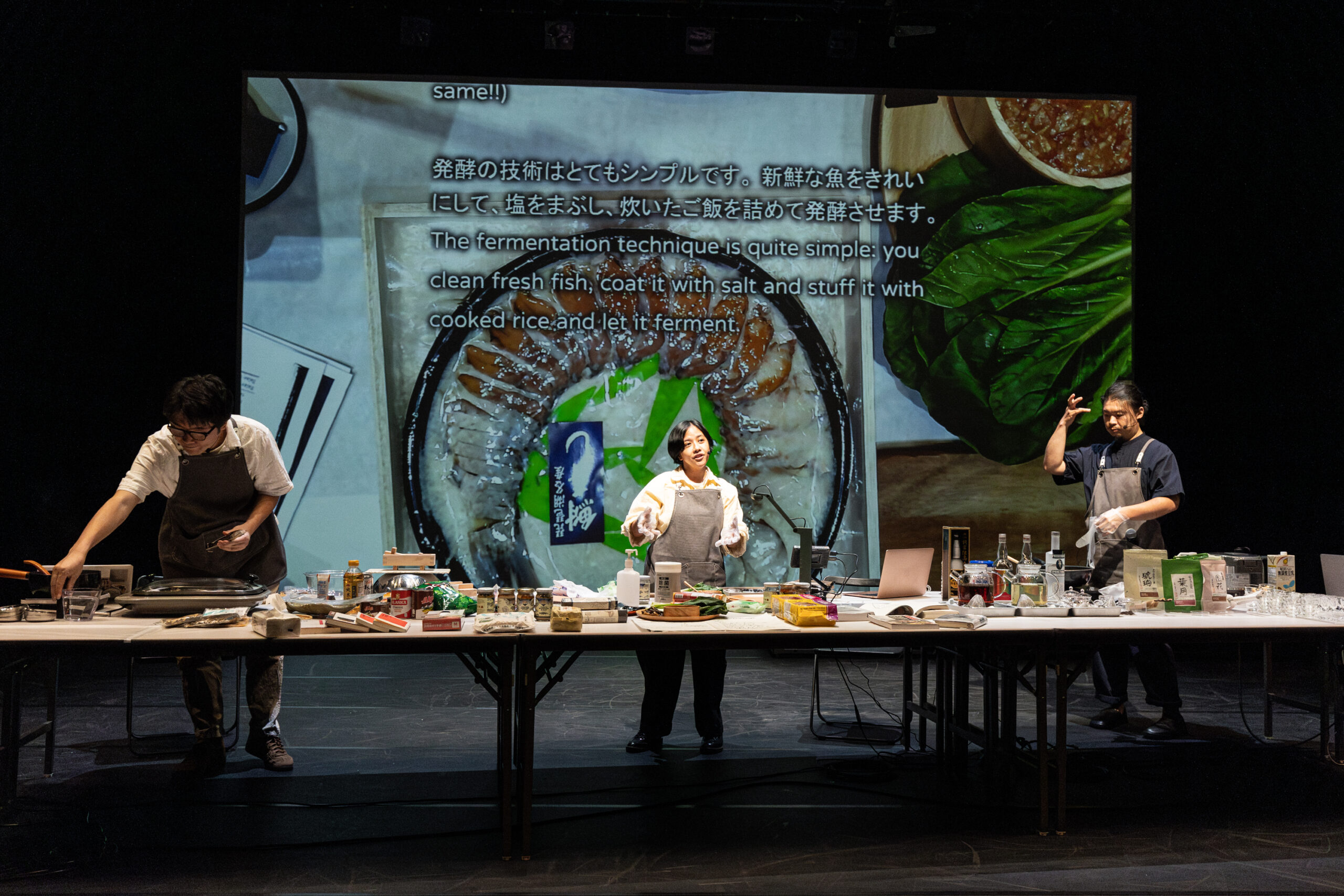 Jang-Chi × 李 銘宸（リー・ミンチェン）× ネス・ロケ × 温 又柔『クルージング：旅する舌たち』（2025）
撮影：中谷利明　提供：KYOTO EXPERIMENT